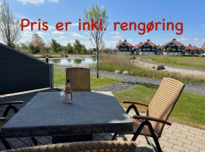 Fantastisk lejebolig med direkte udsigt til sø, Bogense